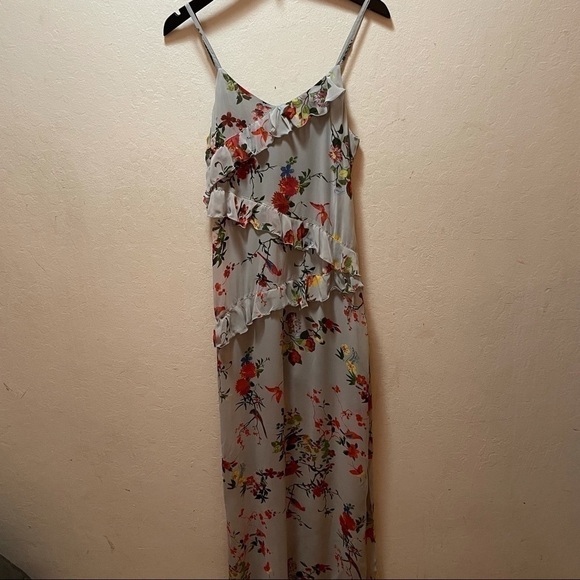 ๐๐HP๐๐ TOBI ROMEO RUFFLES DRESS IN GREY FLORAL NWT Size Medium - Picture 5 of 9